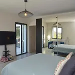 Gorgeous Mansion For 6 In Сasa de vacaciones