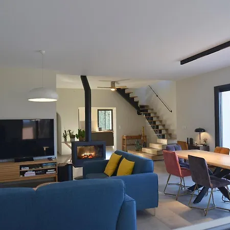 Gorgeous Mansion For 6 In Баржак