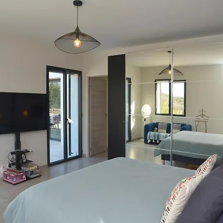 Gorgeous Mansion For 6 In Ferienhaus
