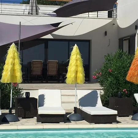 Gorgeous Mansion For 6 In Barjac (Gard)