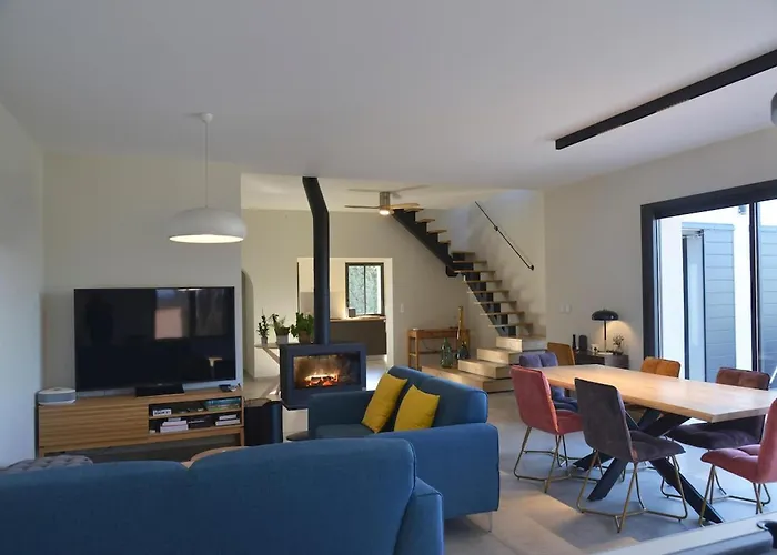 Gorgeous Mansion For 6 In Баржак