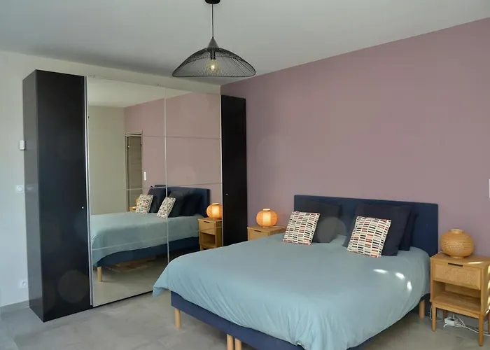 Дом отдыха Gorgeous Mansion For 6 In Баржак